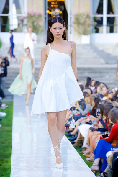 Look 15